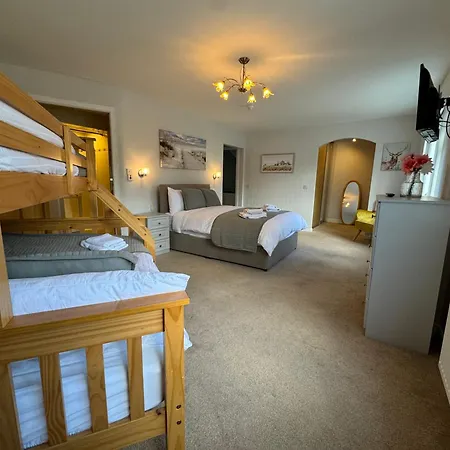 Riverside House Guest house *