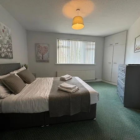 Riverside House Guest house *